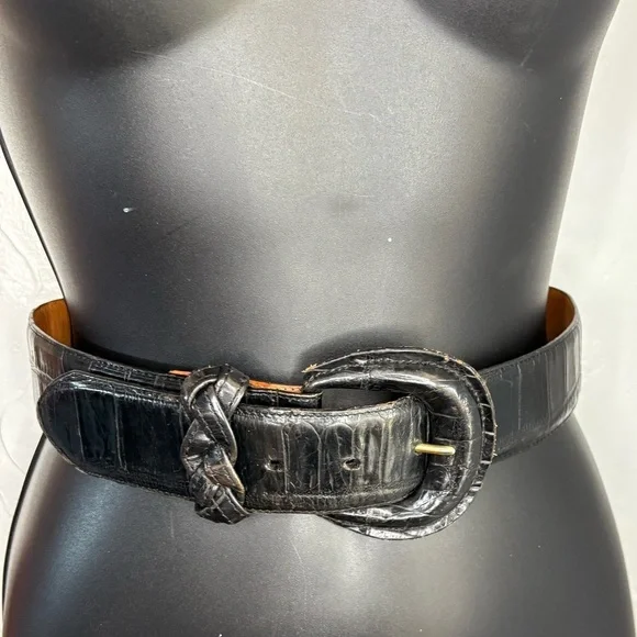 Brighton women’s vintage embossed calf skin black croc 2” wide sz small 32.5”